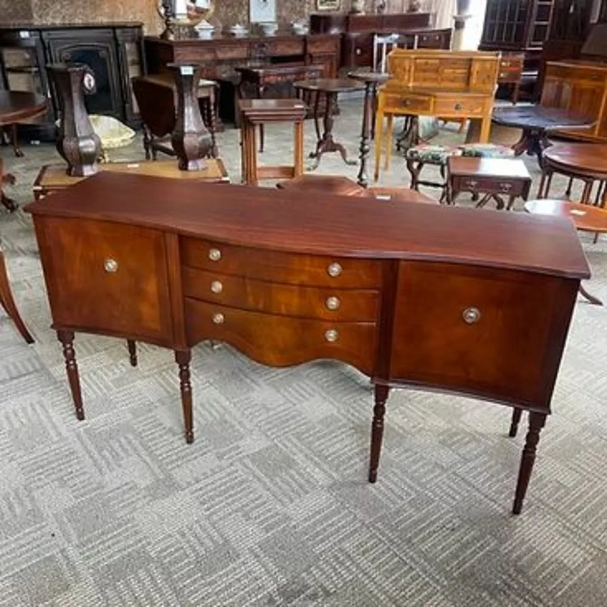 Beautiful mahogany bow front sideboard. Enclosed o