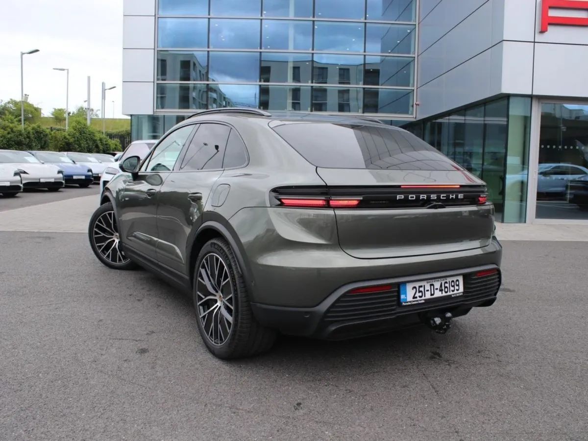 Porsche Macan 4 Electric - Image 2