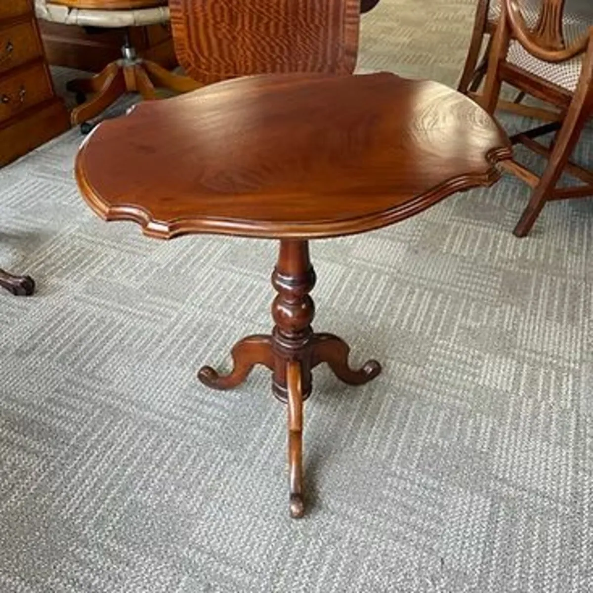 Georgian mahogany shaped occasional side table. Re