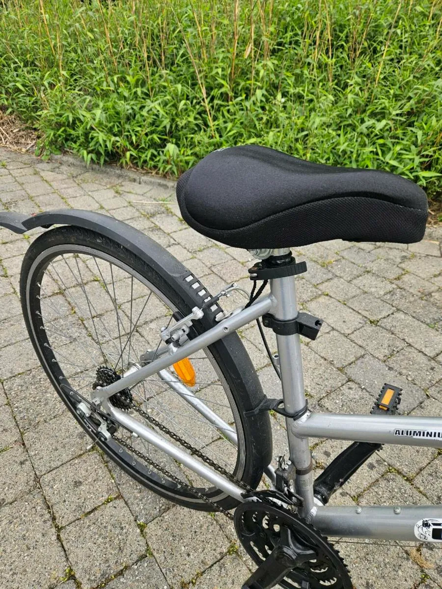 A ladies & a man's bike. - Image 3