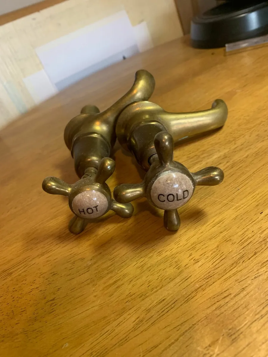 Brass taps - Image 1