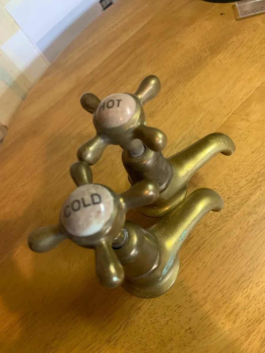 Brass taps - Image 2