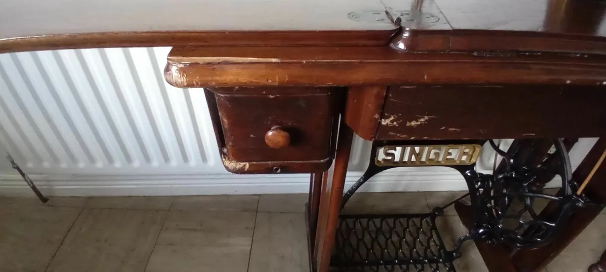 Singer sewing machine 1960s - Image 3
