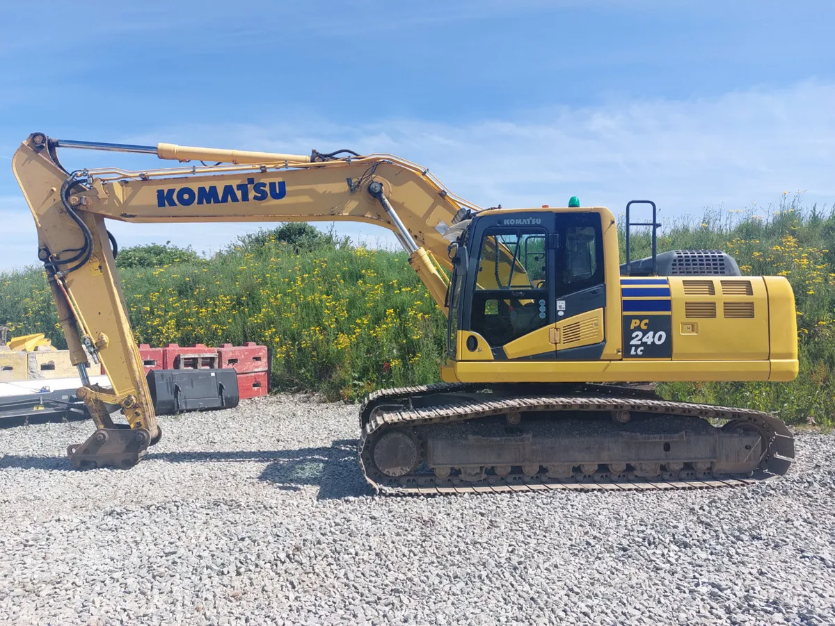 Komatsu PC240LC-10 - Image 1