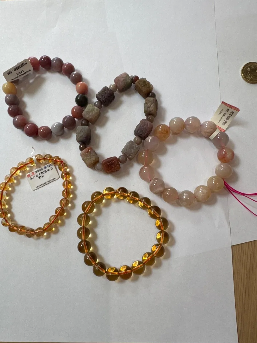 Pearl necklaces and fashion jewelry - Image 3