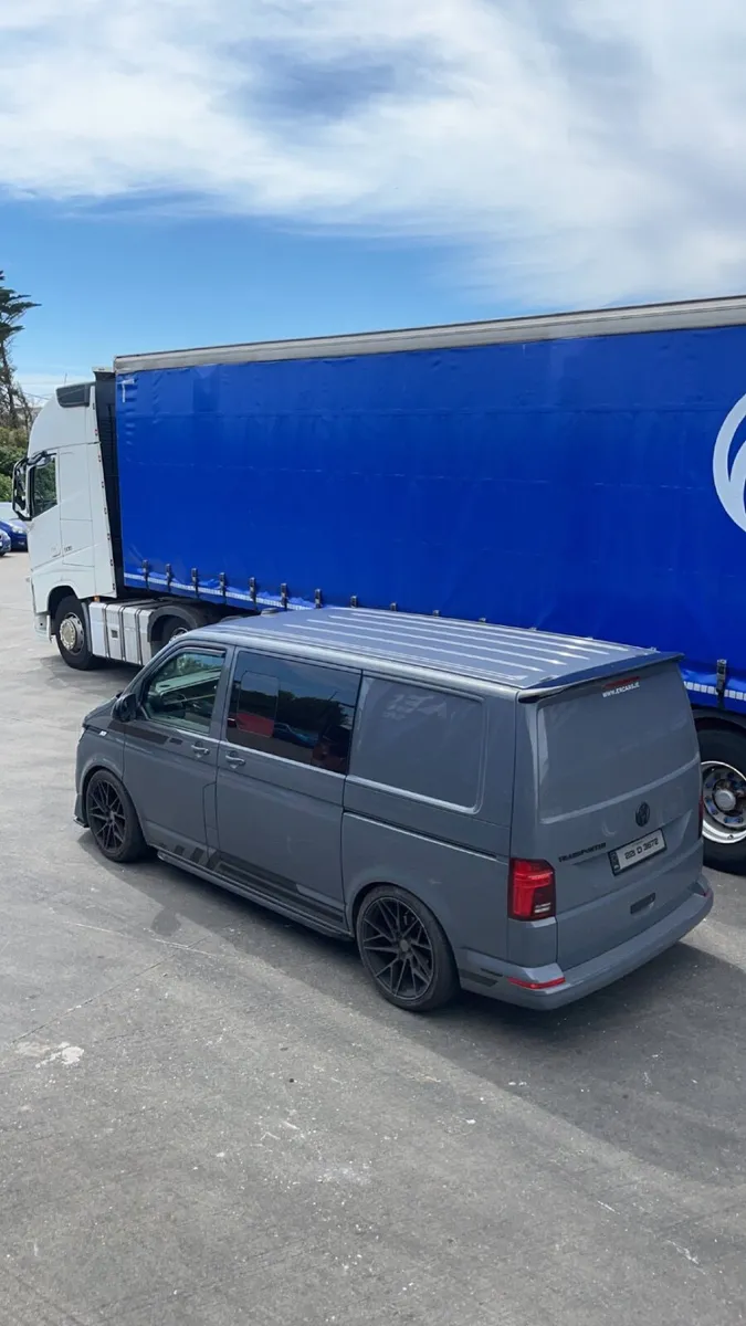 Volkswagen Transporter 2022 - Image 2