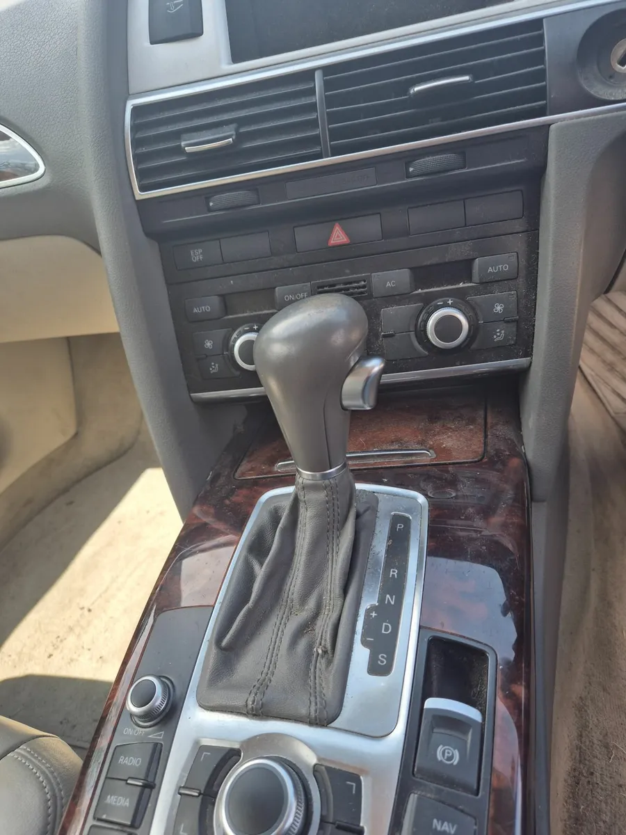 Audi A6 2010 - Image 2