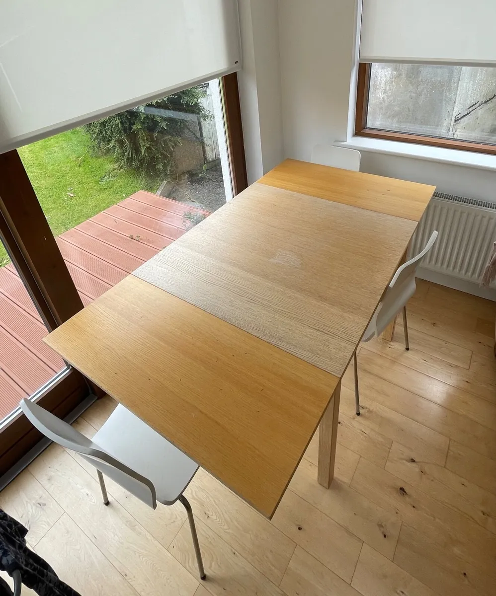Table and 4 chairs - Image 1