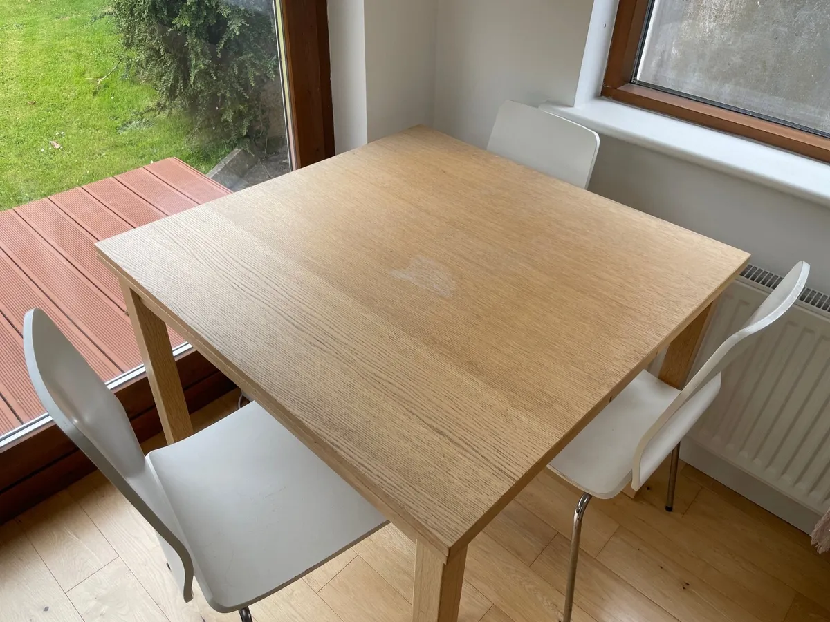 Table and 4 chairs - Image 2