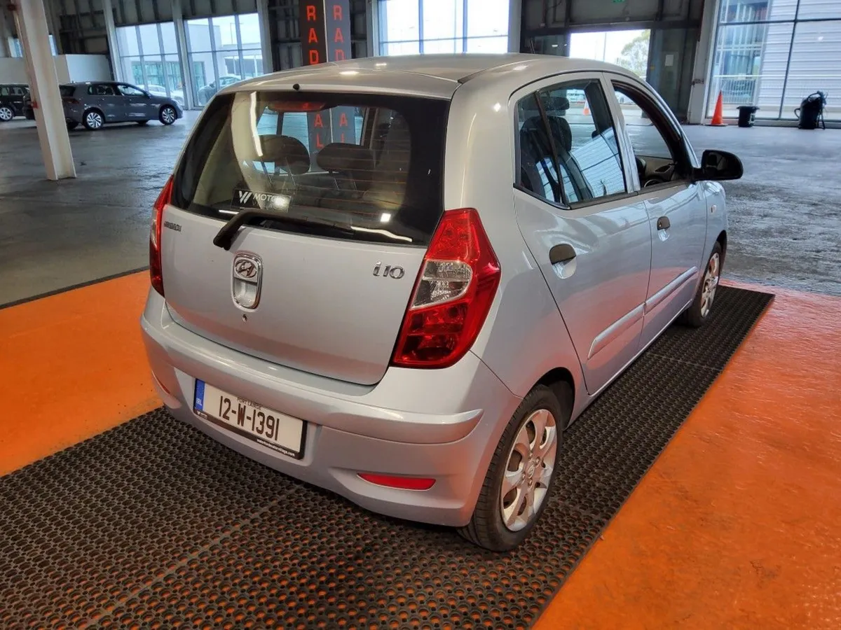 Hyundai i10 1.2 Deluxe Auto - Image 3