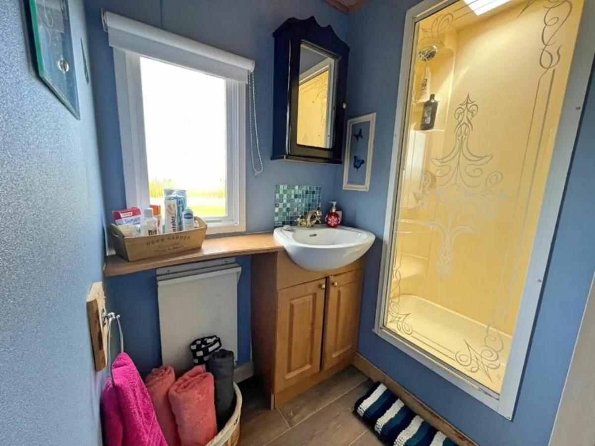 Mobile Home on 1/2 acre Freehold Owner financing - Image 2