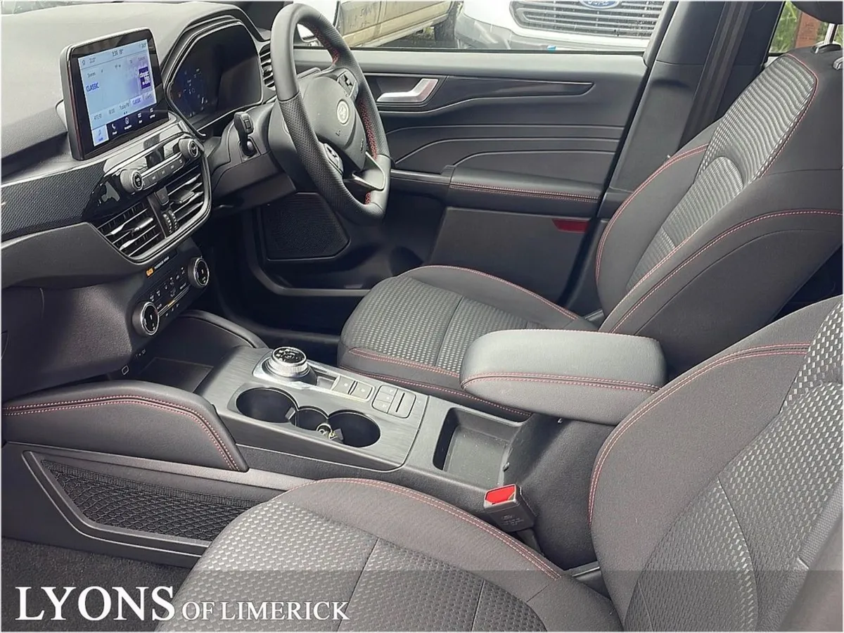 Ford Kuga 2.5 Duratec 225PS Phev St-line Auto - Image 4