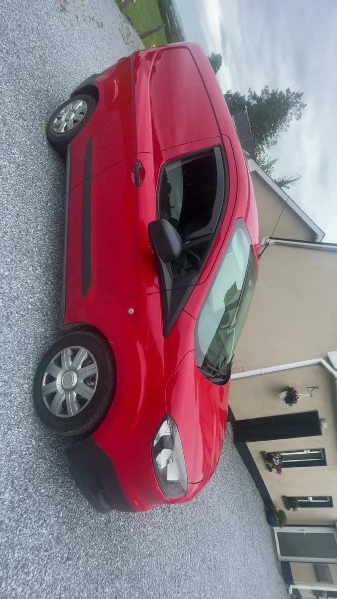 Ford Transit Courier - Image 3