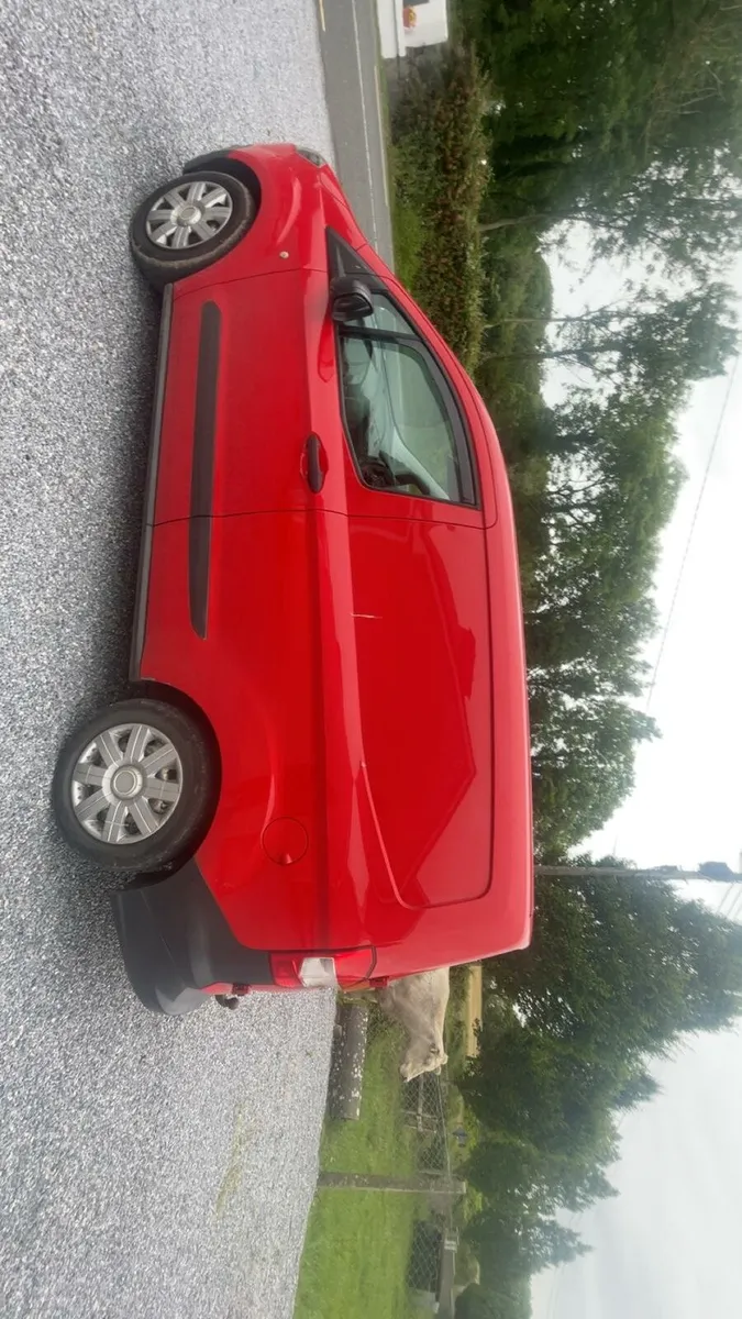 Ford Transit Courier - Image 4