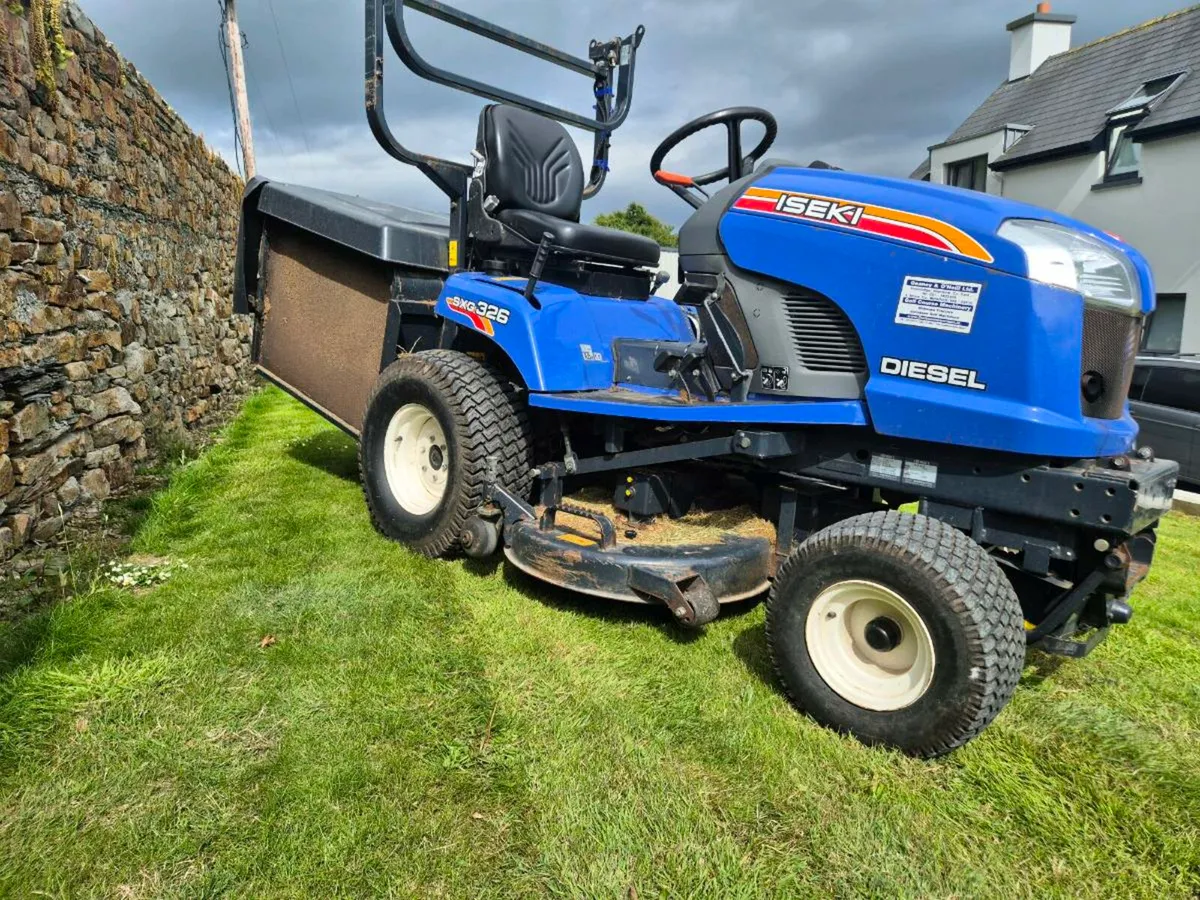 Iseki SXG 326 , LD, LAWNMOWER, 2016. 695hrs - Image 2