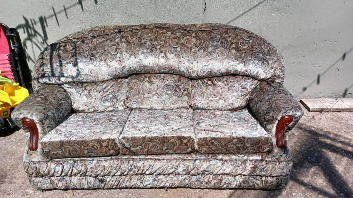 Couch and 1 armchair - Image 2