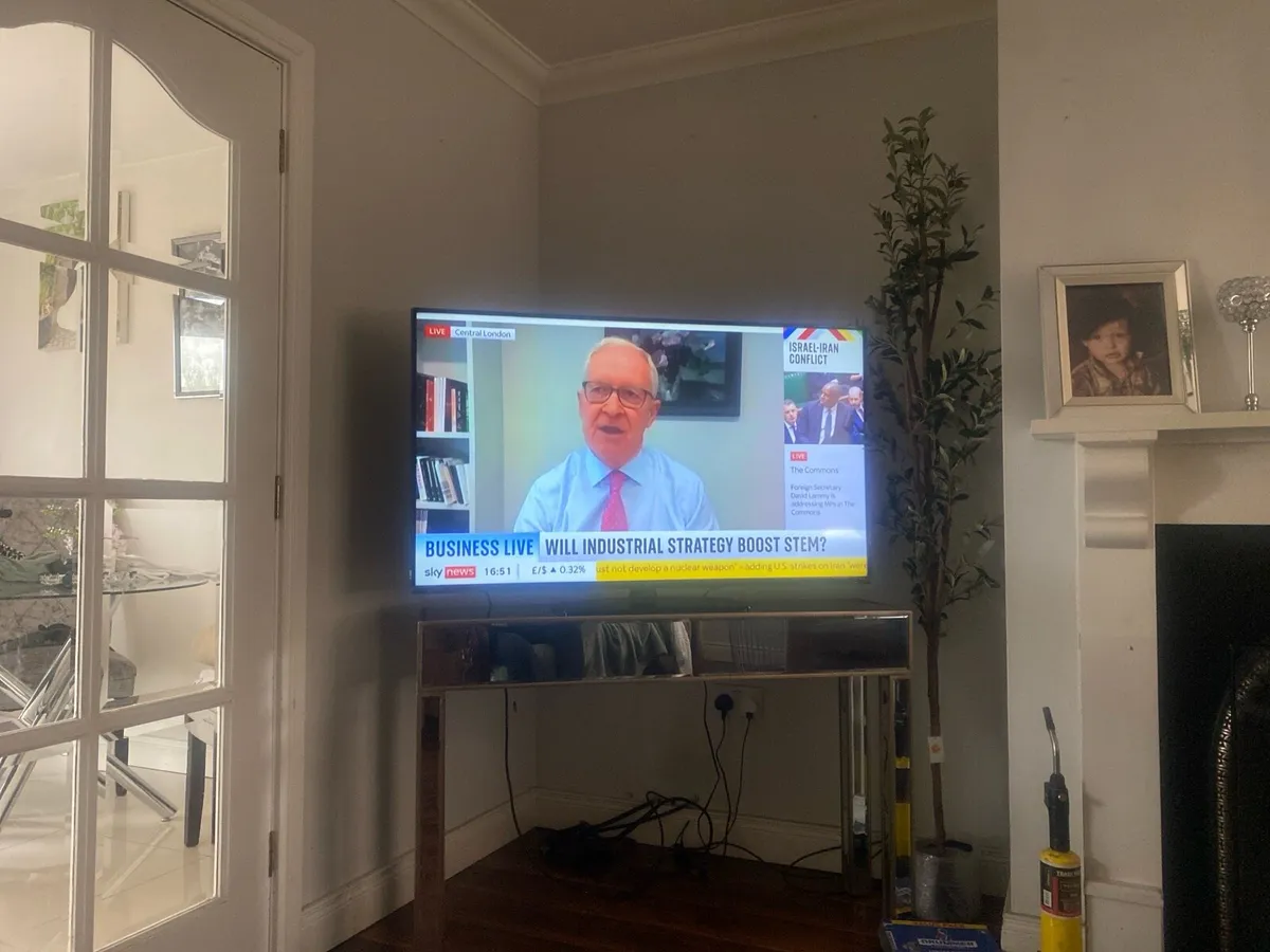Smart Toshiba TV 60 inch - Image 3