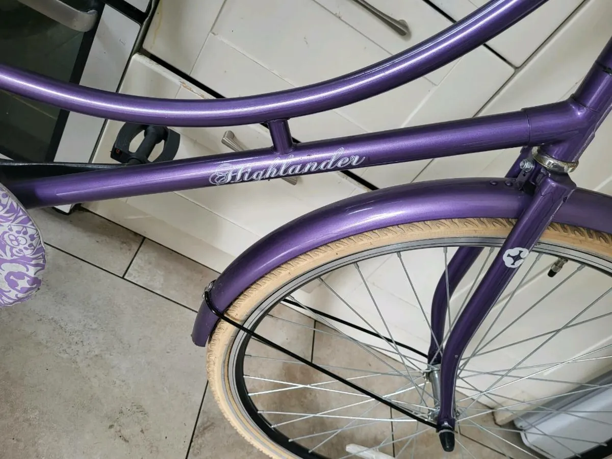 Ladies classic Dutch style bike - Image 2