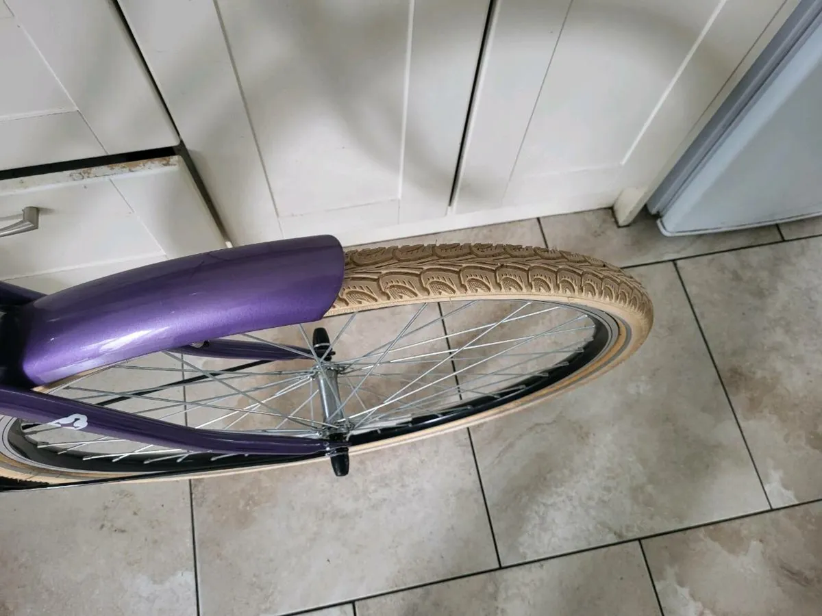 Ladies classic Dutch style bike - Image 4