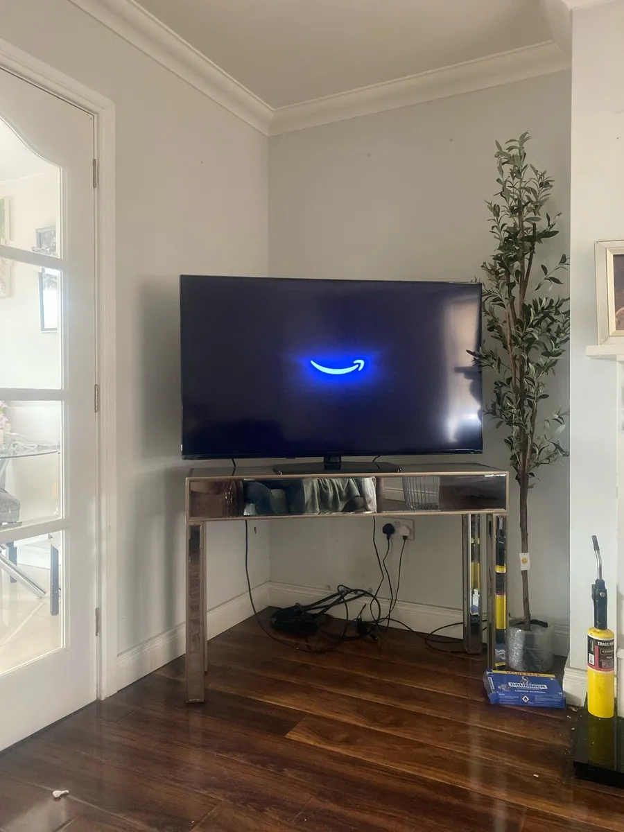 Smart Toshiba TV 60 inch - Image 4