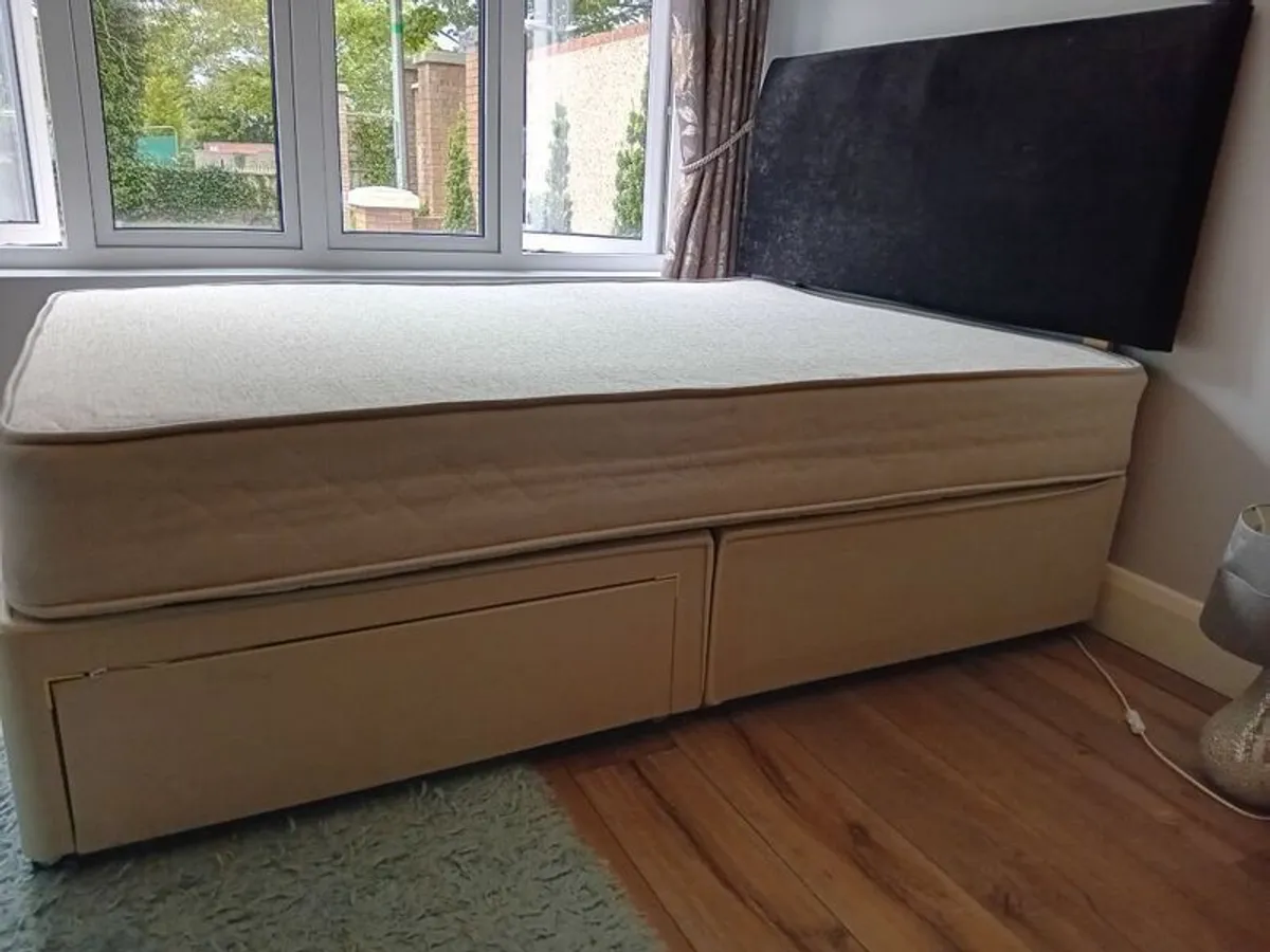 Double Bed - Image 3