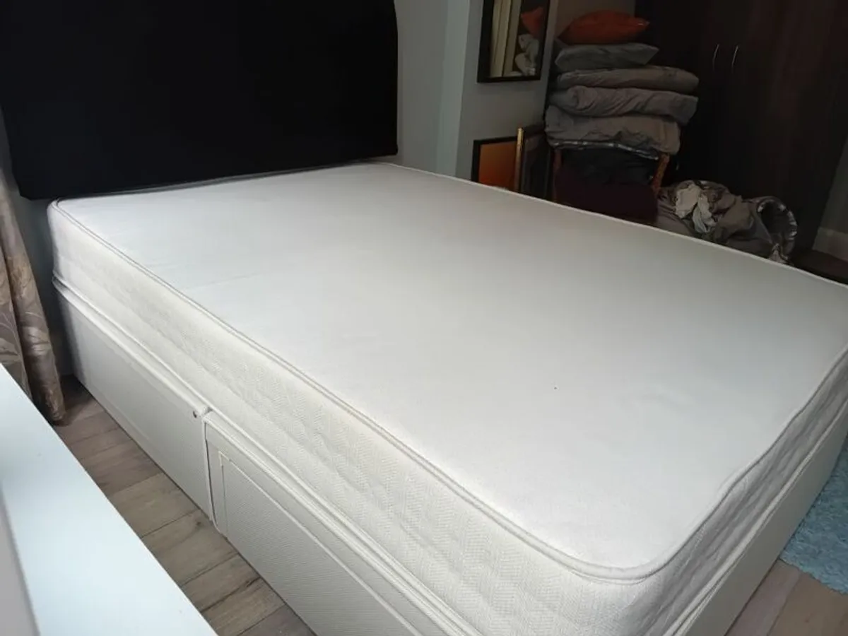 Double Bed - Image 4
