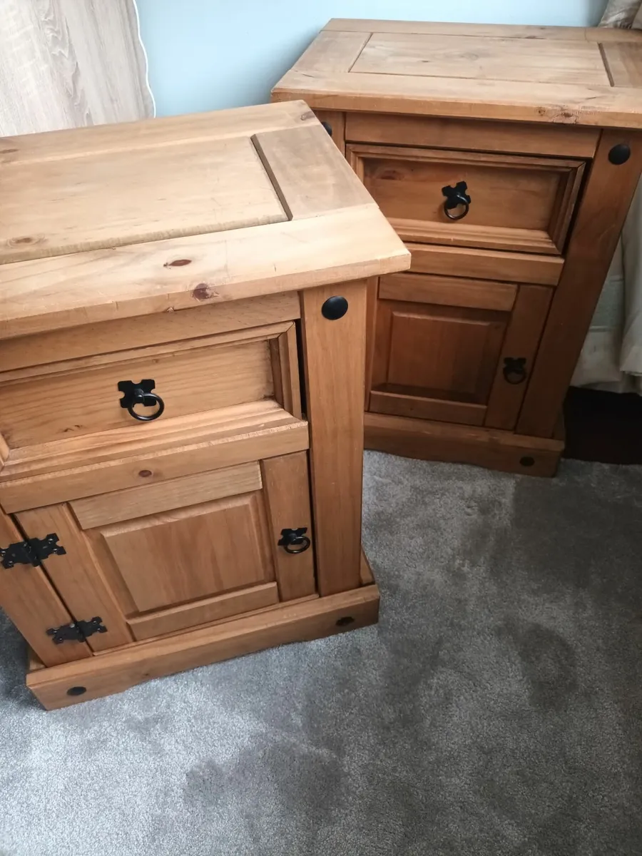 2x bedside lockers - Image 1