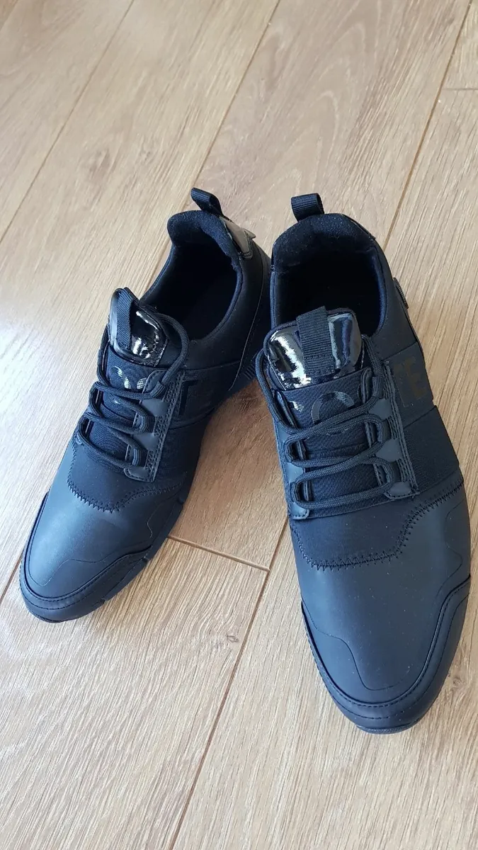 Lacoste men shoes-original BRAND NEW size 42-43 - Image 2