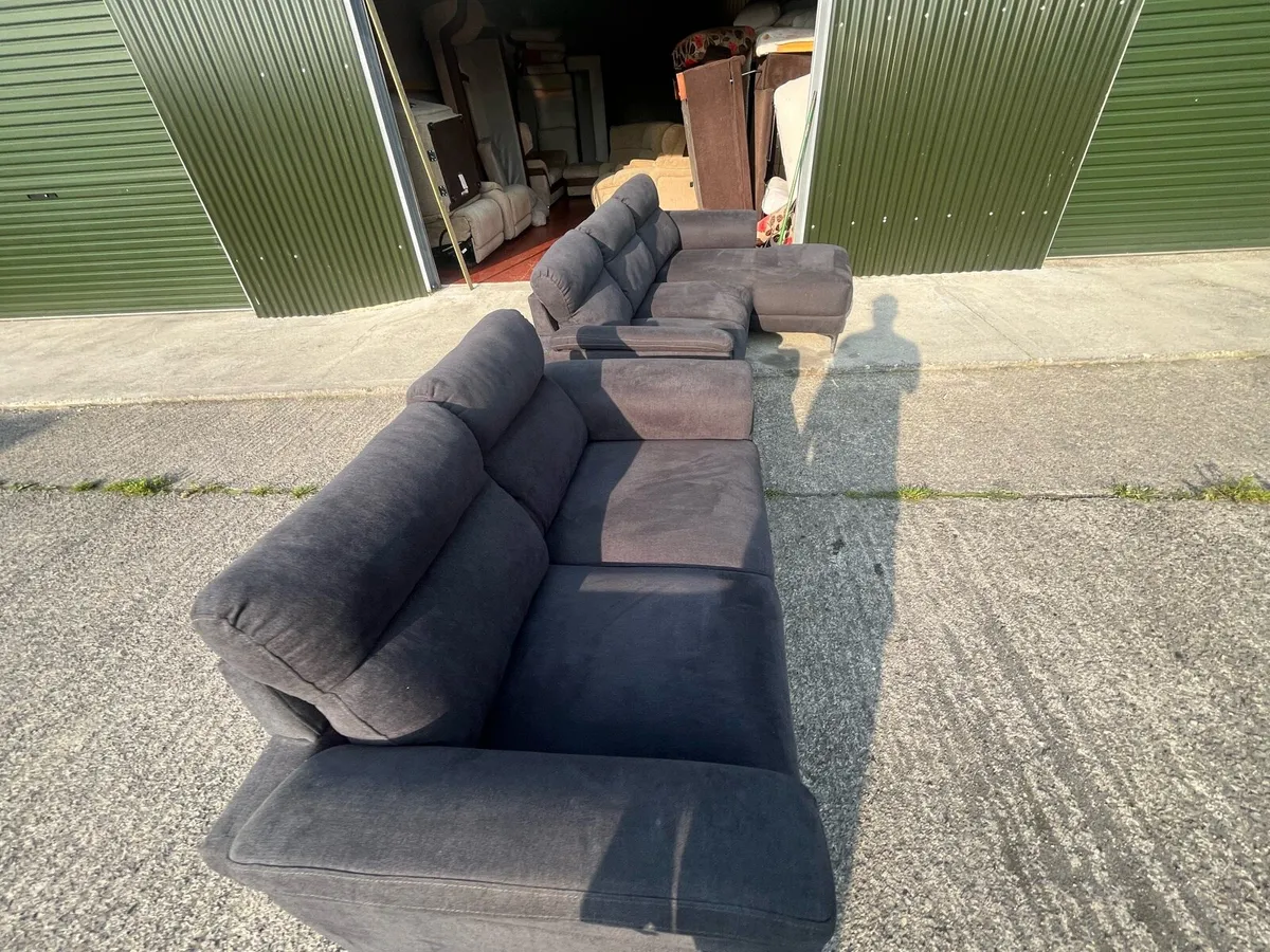 Black corner sofa + matching 2 seater set - Image 3