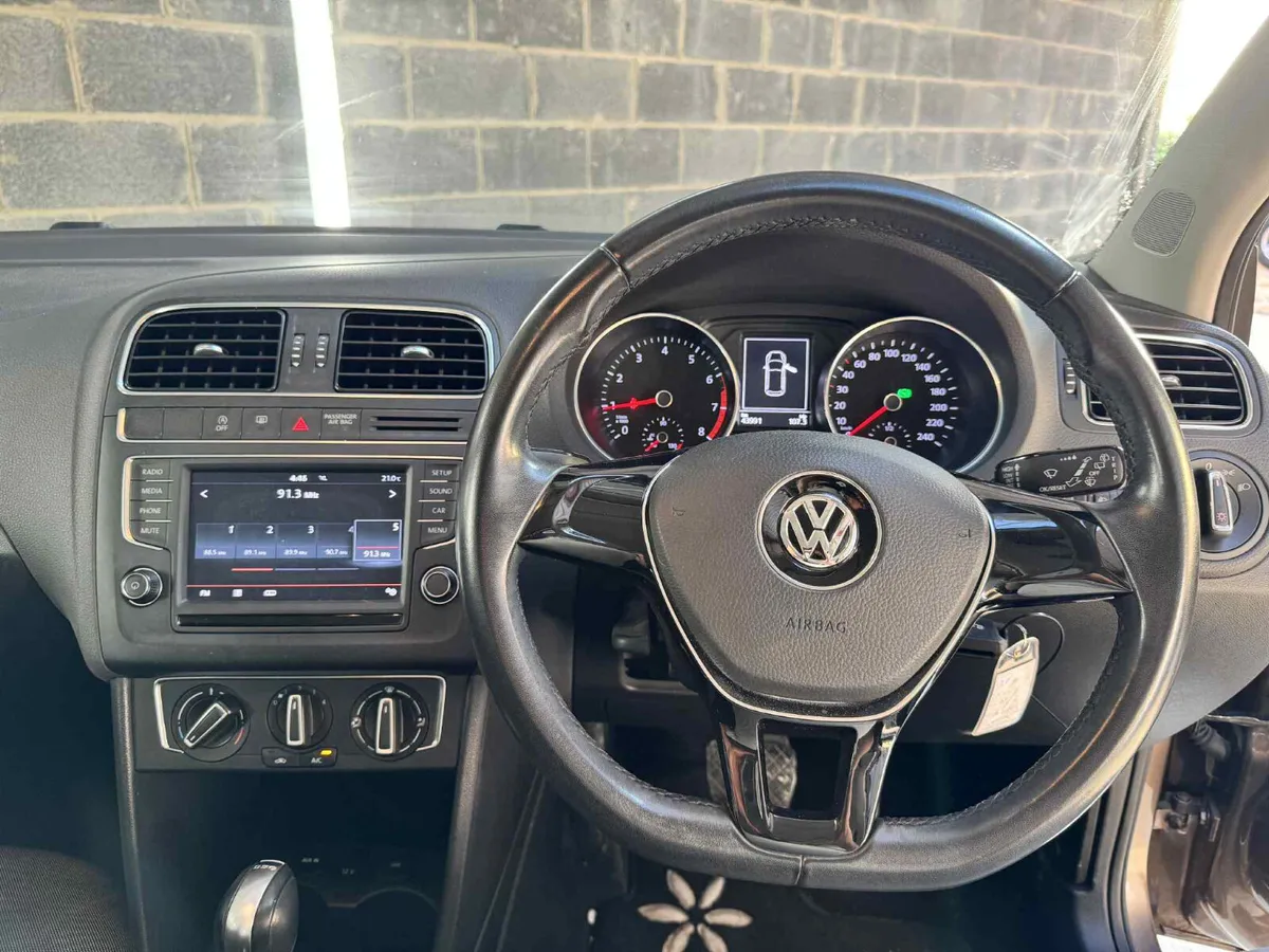 Volkswagen Polo 2015 1.2 TSI Auto, Only  43,000km - Image 3