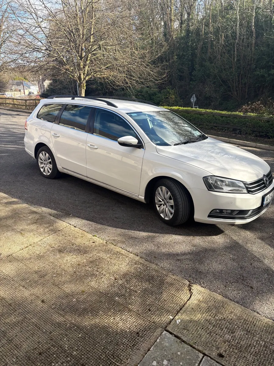 Volkswagen Passat 2014 - Image 2