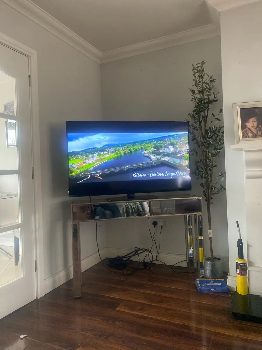 Smart Toshiba TV 60 inch - Image 1