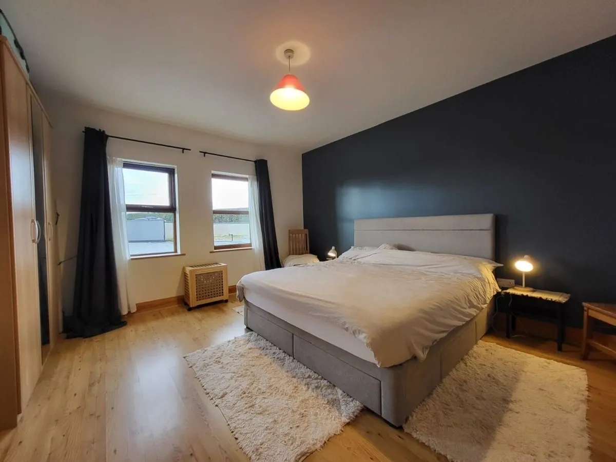 Super king bedframe with 4 drawers and headboard - Image 1