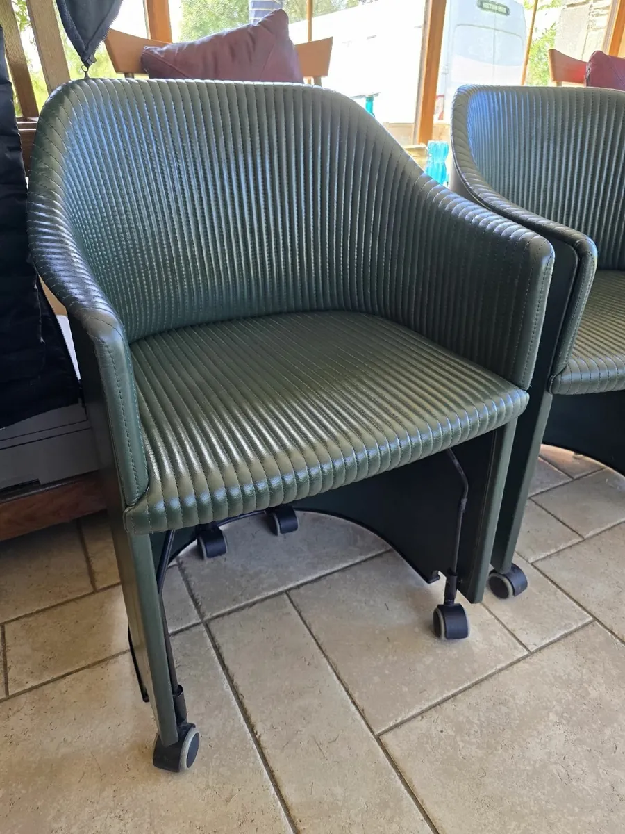 4 rare Italian chairs artona 8552 - Image 4