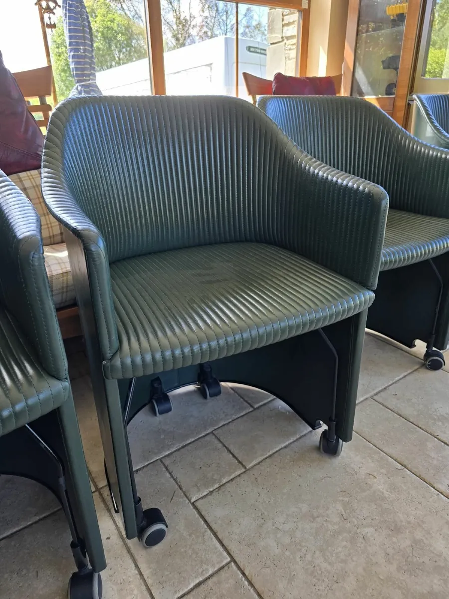 4 rare Italian chairs artona 8552 - Image 2