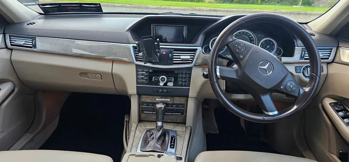 Mercedes-Benz E-Class 2011 2.0 Blue efficiency 4Dr - Image 2