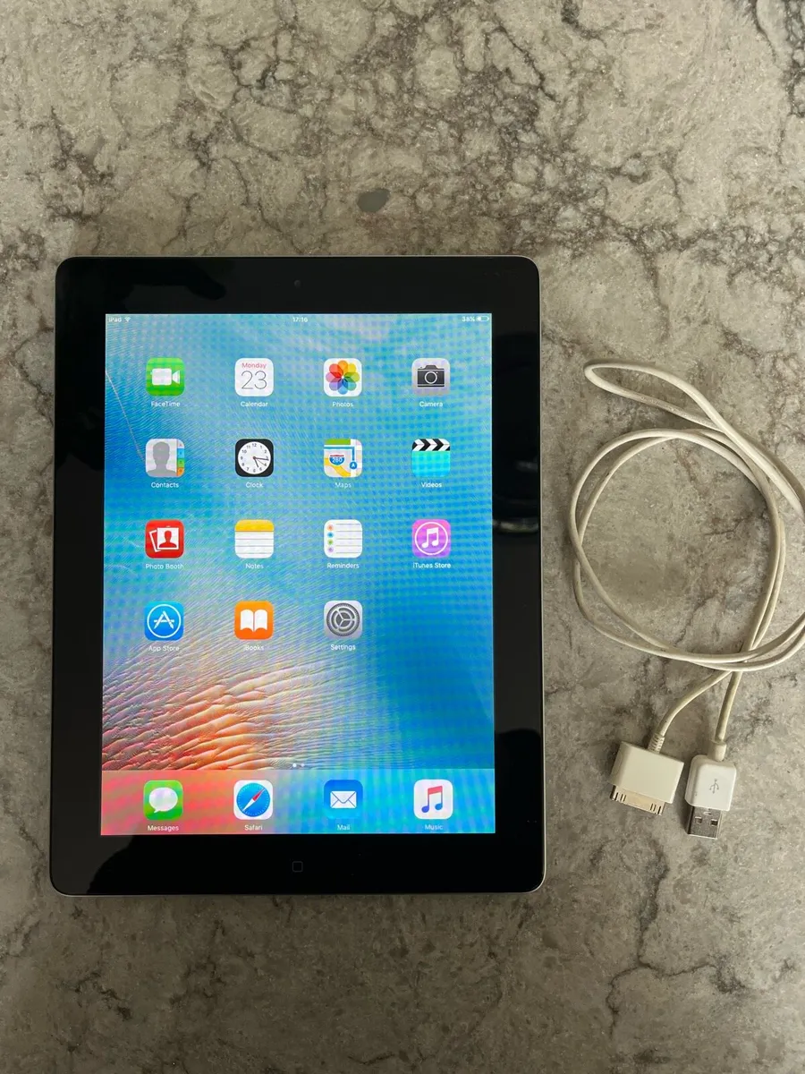iPad 2nd Gen - 9.7” (64gb).