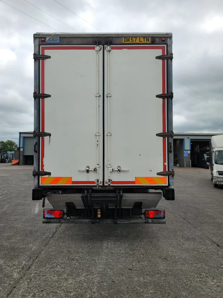 Man TGA 26-320 Curtainsider Rear Lift Tail Lift - Image 4