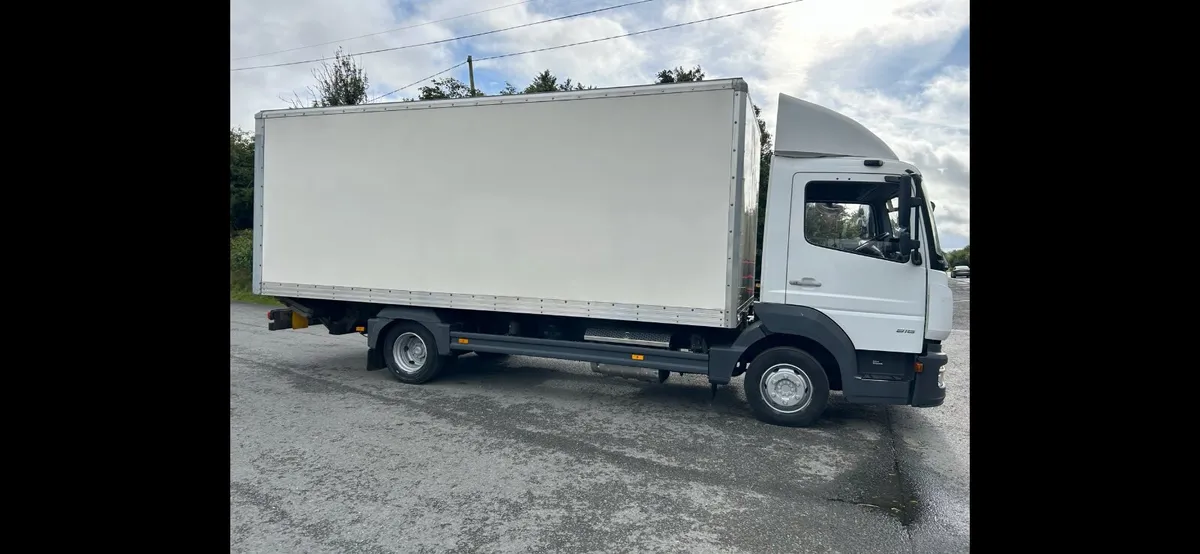 2018 20ft grp box with tail lift - Image 4