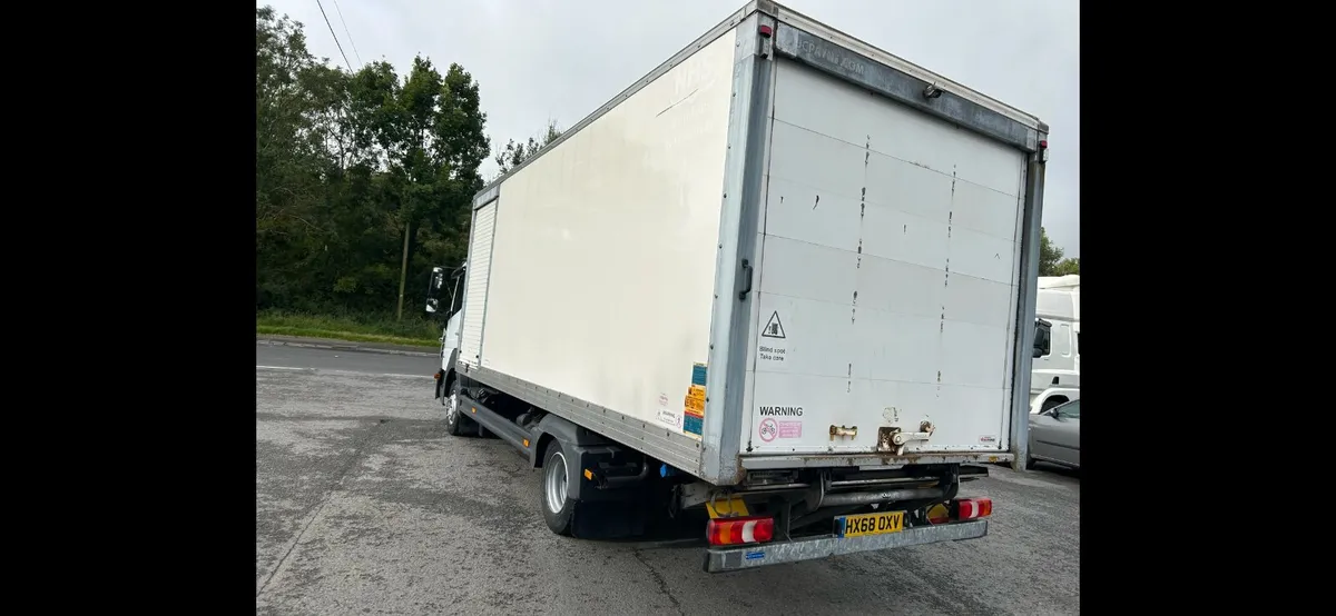 2018 20ft grp box with tail lift - Image 1