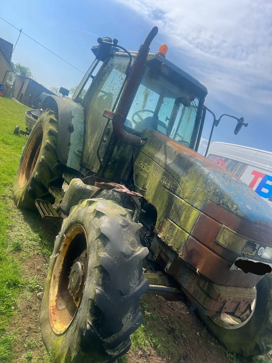 8260 newholland - Image 4