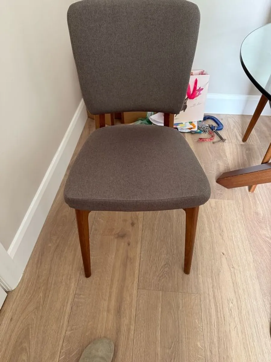 Round table and chairs set - Image 3