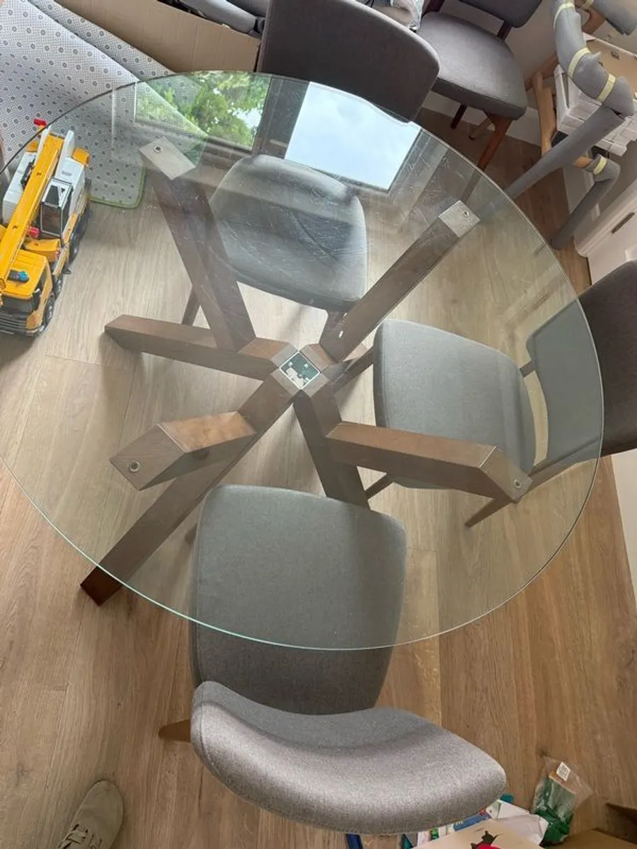 Round table and chairs set - Image 4