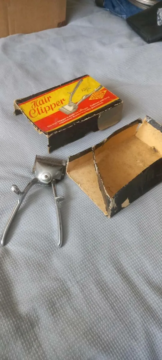 Vintage Barber manual hair clippers in orig box - Image 2