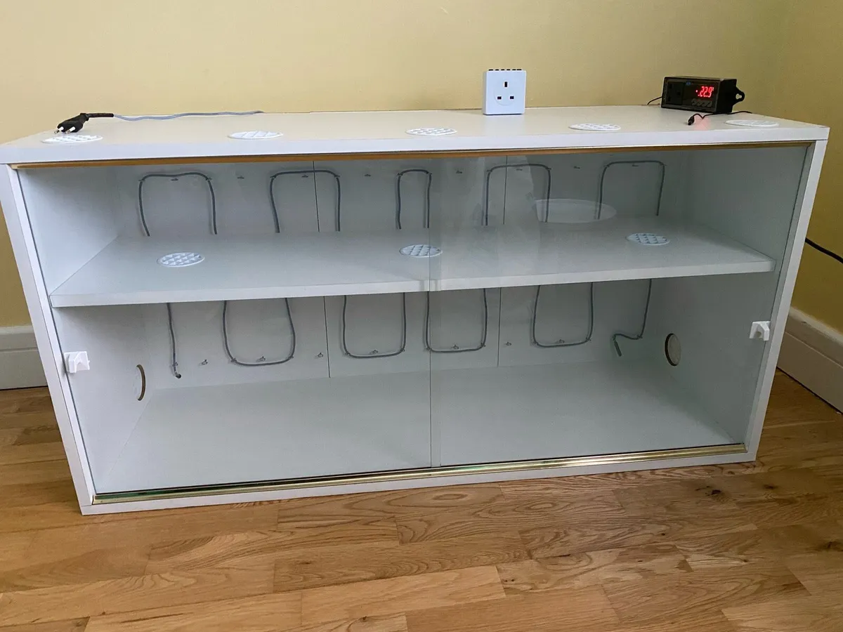 Heating cabinet for reptiles - Image 1