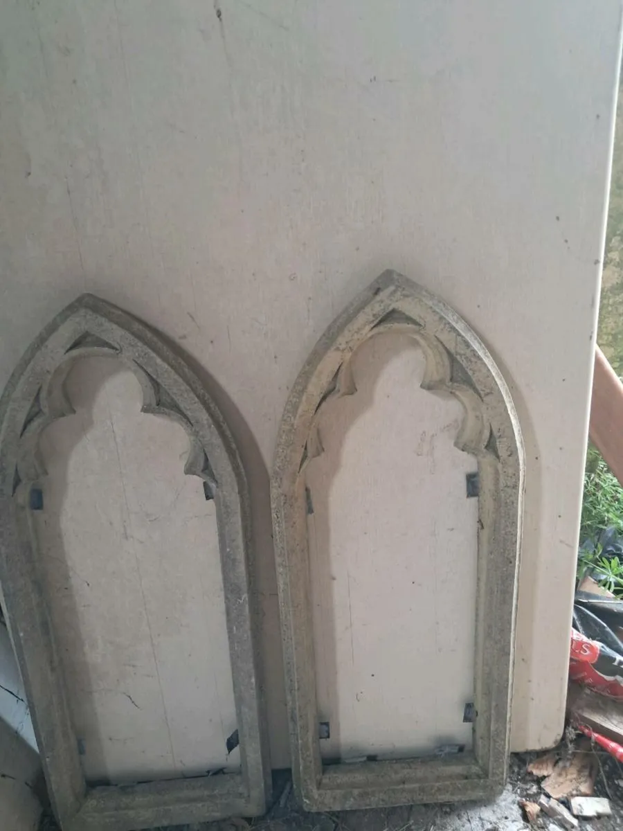 2 stone window frames - Image 1