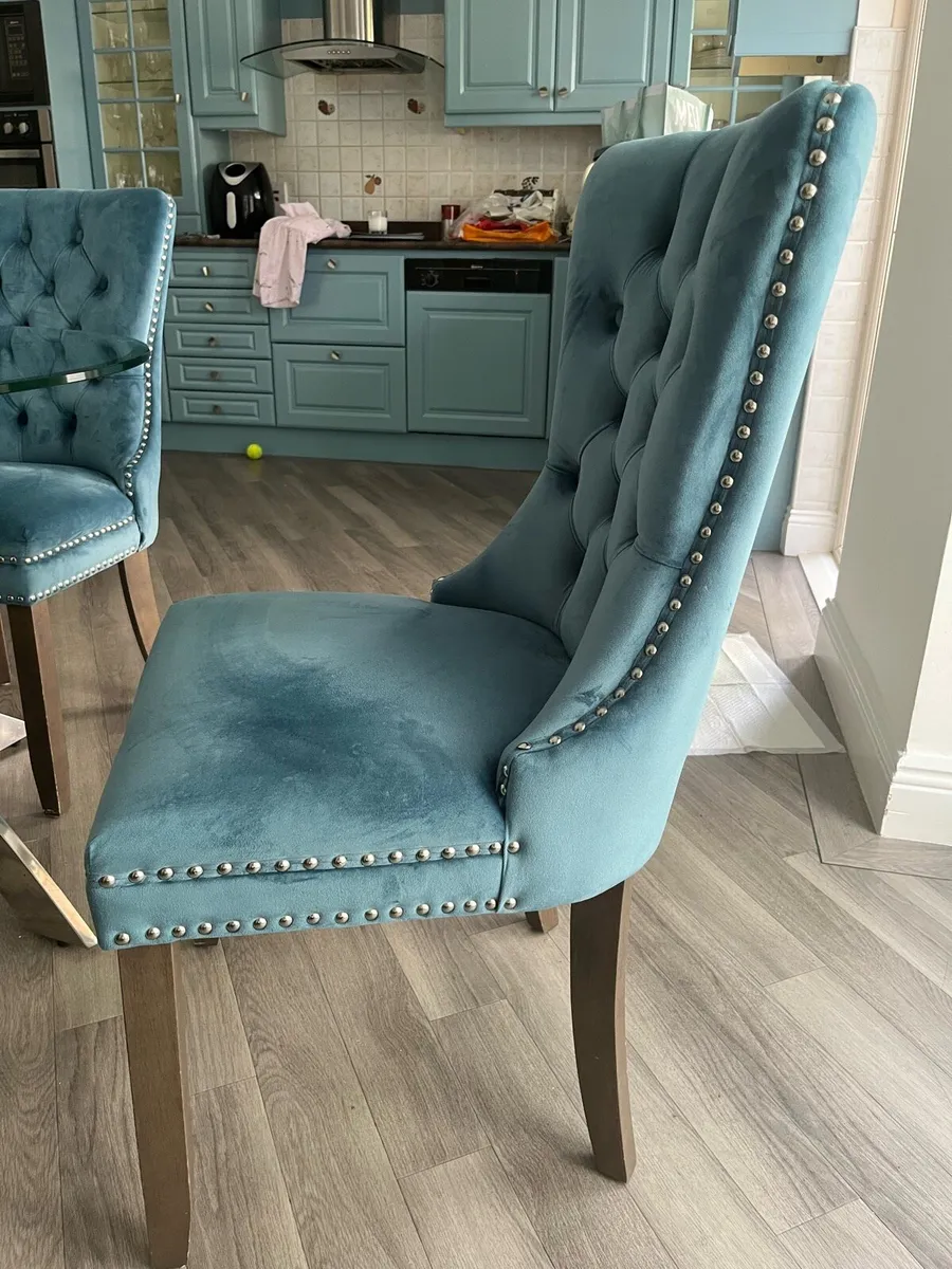 Round glass kitchen table and 4 blue chairs - Image 3