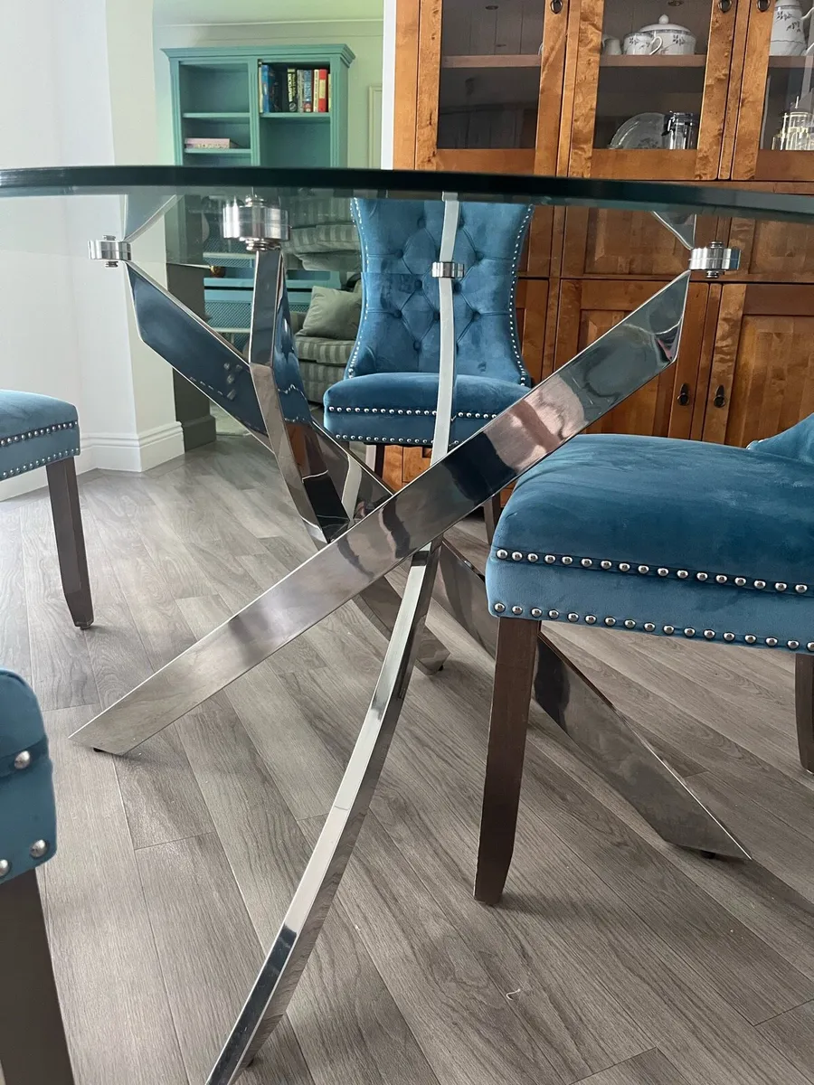Round glass kitchen table and 4 blue chairs - Image 4