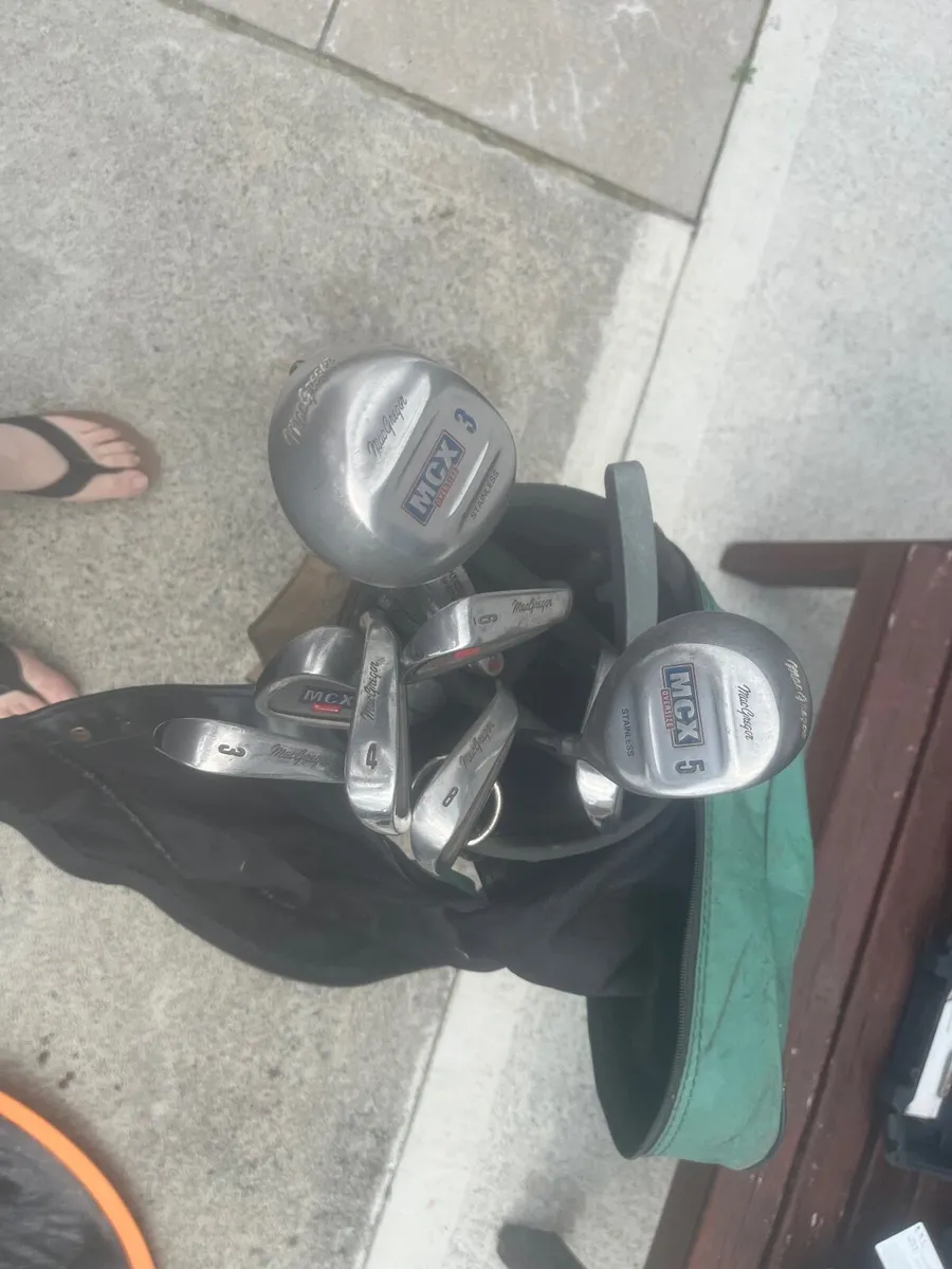 Golf bag and clubs - Image 1