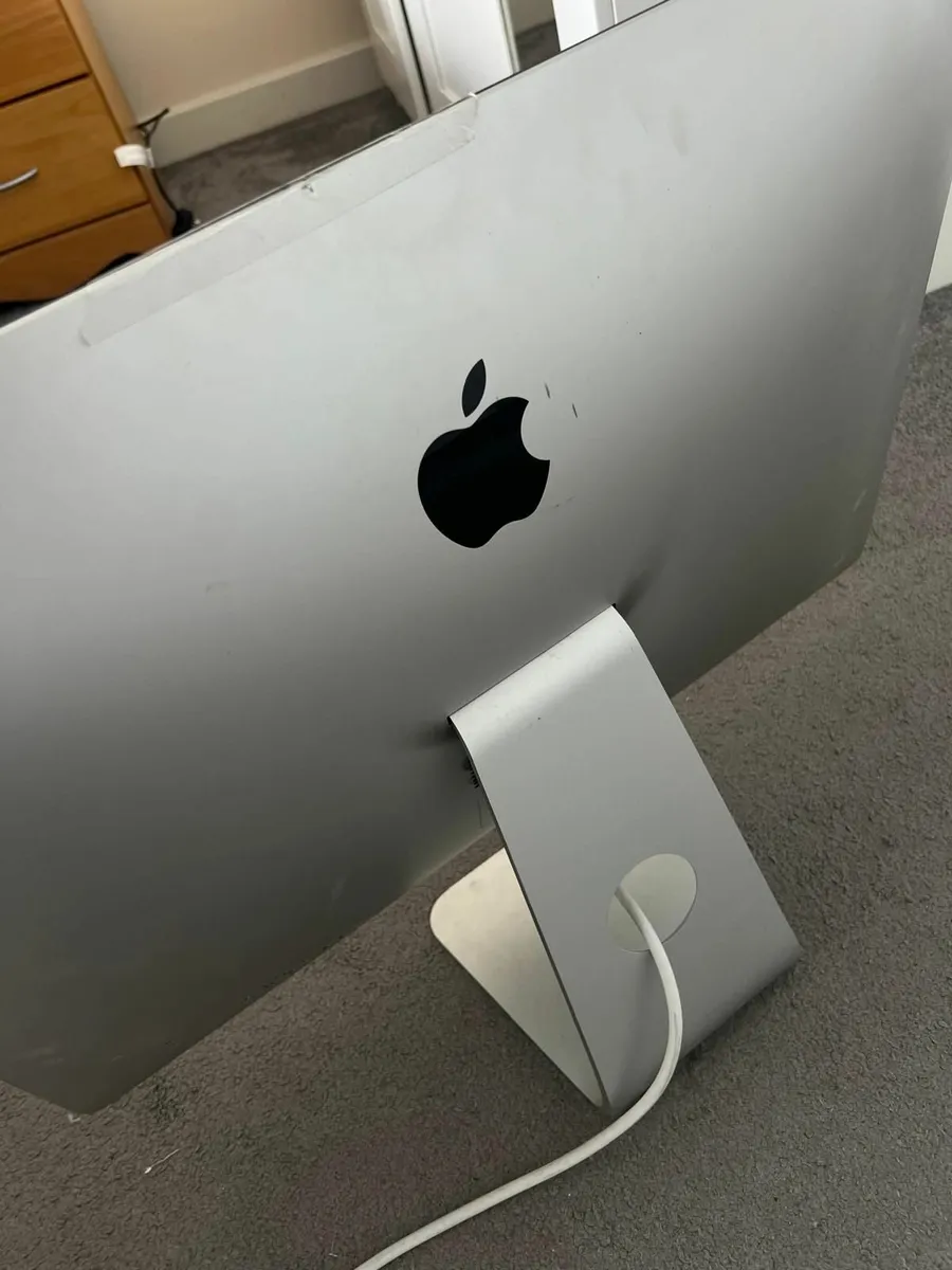 iMac 27” Retina 5K (2017) - Image 1